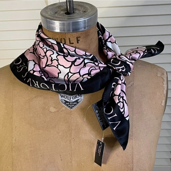 Victoria’s Secret ✦ Bombshell Floral Print Scarf ✦ Signature Logo Bandana NWT - Picture 2 of 16